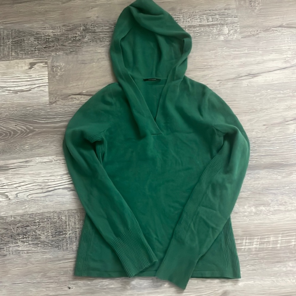 Ellie Tahari cashmere sweater